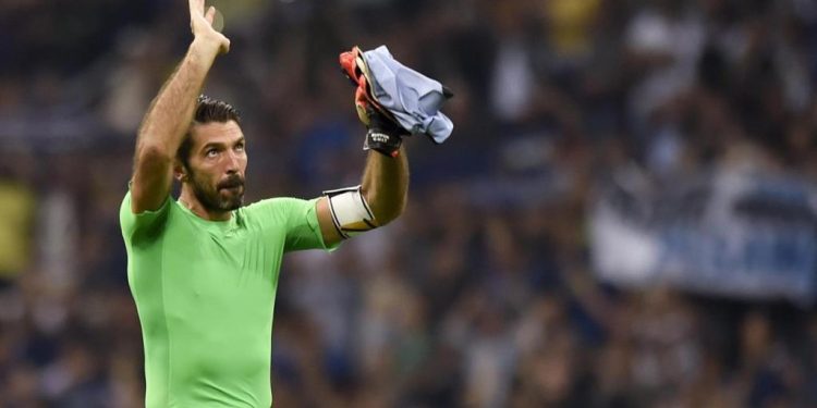 Buffon_verde_saluto