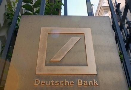 Deutsche_Bank_Targa_R439