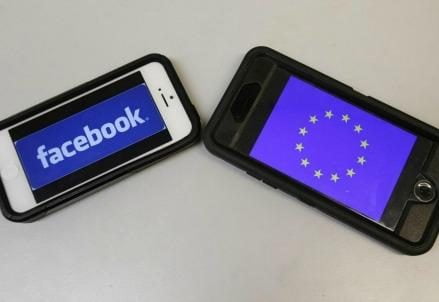 Facebook_smartphone_iphone_social