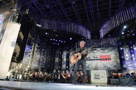 LIGABUE_radio_italia_live15-w439-h302