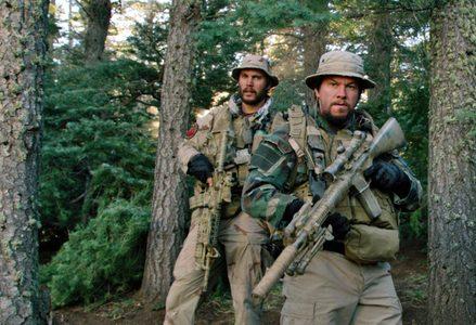 Lone Survivor  Parceiros em Battleship, Peter Berg e Taylor Kitsch estão  em filme sobre caçada a líder da Al-Qaeda