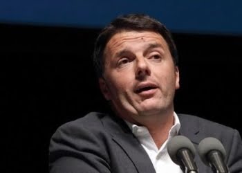 Renzi_microfoni_neroR439