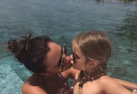 Victoria_beckham_figlia_bacio_instagram