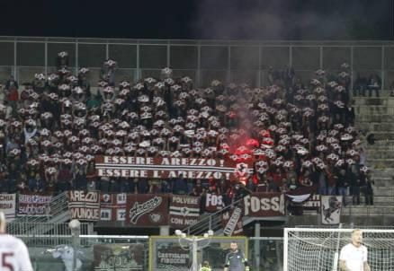 arezzo_tifosi_fumogeno