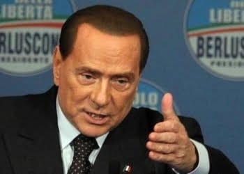 berlusconi_attacco_manoR400