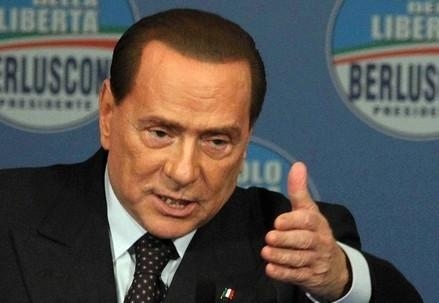 berlusconi_attacco_manoR400