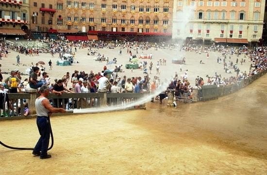 palio_siena_innaffia