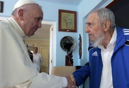 papafrancesco_fidelcastro2015R439