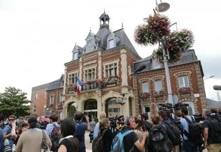 rouen_chiesa_attentato_sacerdote_ucciso_isis_francia