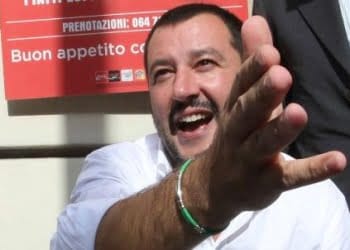 salvini_roma_manoR439