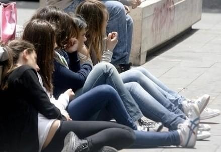 scuola_ragazze_compitoR439