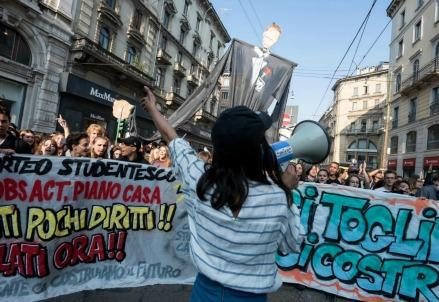 scuola_studenti_manifestazioneR439