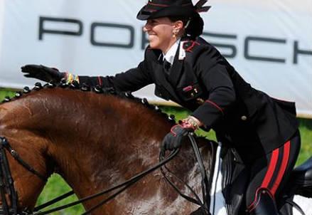 INCIDENTE VALENTINA TRUPPA Equitazione l azzurra cade da cavallo