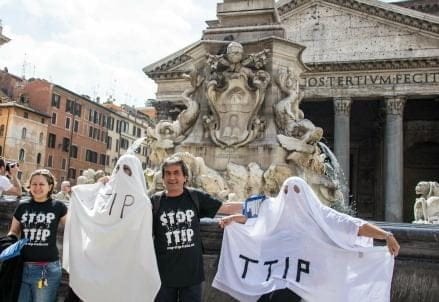 ttip-trattato-commerciale-fantasmi-flshmob