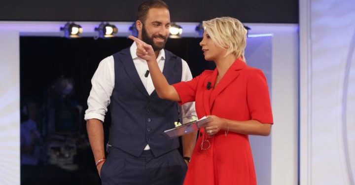 maria_defilippi_gonzalo_higuain_ce_posta_per_te_cs_2018