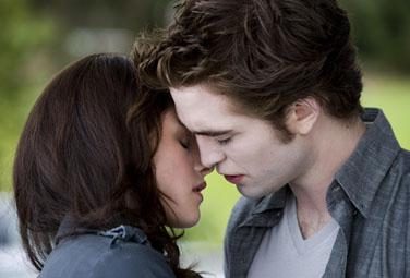 new_moon_edward_bella_R375