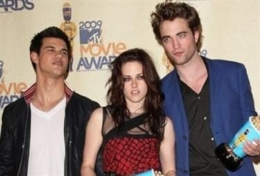 newmoon2_pattinson-stewart-lautnerR375