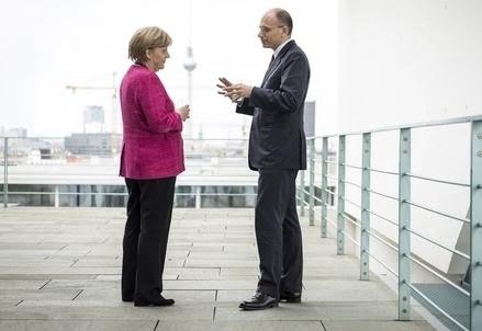 Merkel_letta_terrazzaR439