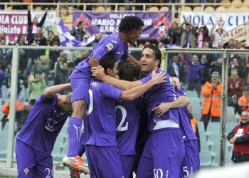 fiorentina_mucchio_toni