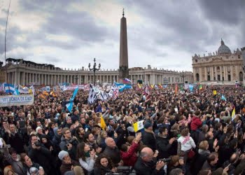 piazza_san_pietro_folla_gioia