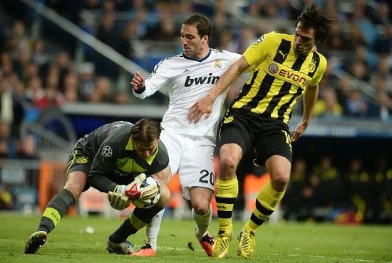 weidenfeller_higuain_hummels