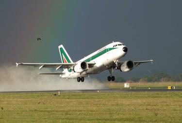 Alitalia_DecolloR375