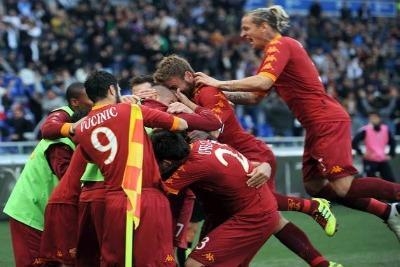 AsRoma_gioia_gruppo_R400_7NOV2010