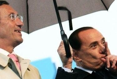 BerlusconiFiniOmbrello_R375