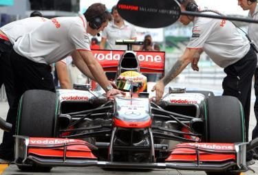 Hamilton_McLaren_Sepang_2010R375