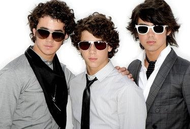 JonasBrothers_R375