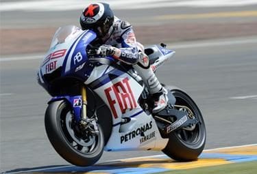 Lorenzo-FP1-Silverstone_R375