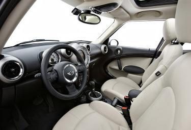 Mini_Countryman_interniR375