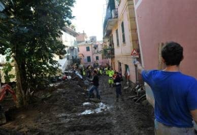 Monterosso_Alluvione_VolontariR400