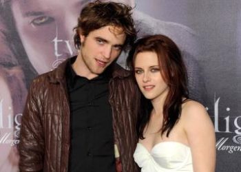 Pattinson_Stewart_TwilightR375