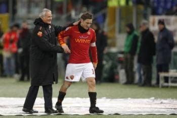 Totti_Ranieri_R400_22GEN2011