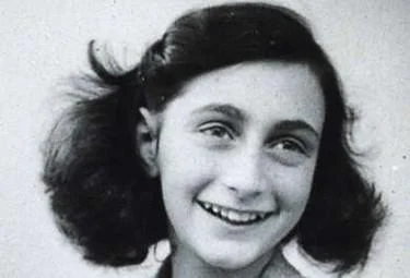 MI RICORDO DI ANNA FRANK/Trama film, stasera, 27 gennaio: Anna e Hanneli,  lamicizia che ha sfidato la Shoah. Su Rai Uno