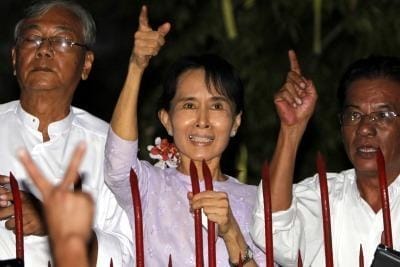 aung-san-suu-kyi-r400