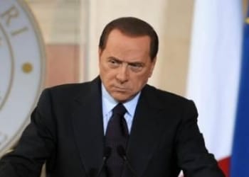 berlusconi_accigliato_R400