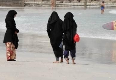 burqa-spiaggia-dubai