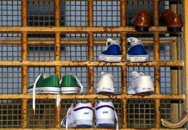 carcere_scarpe_r400