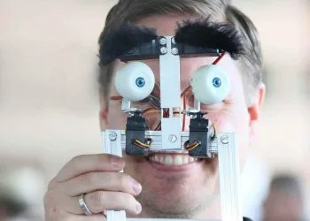 cyborg_robot_sorriso