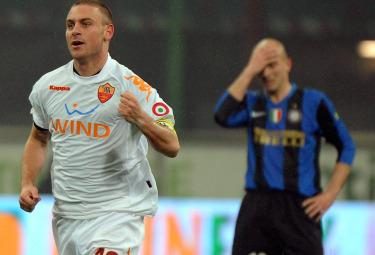 derossi_cambiasso_R375x255_12feb10