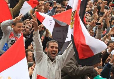 egitto_tahrir_follaR400