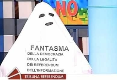 fantasmadellademocraziaR400