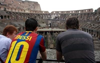 infophoto_turisti_turismo_Roma_Colosseo_R400