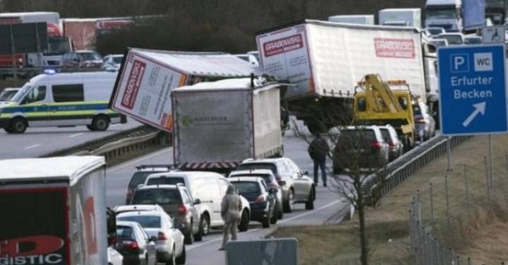 maltempo_europa_meteo_tempesta_friederike_germania_olanda_twitter_2018