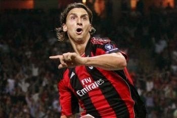 milan_ibrahimovic_esulta_R400