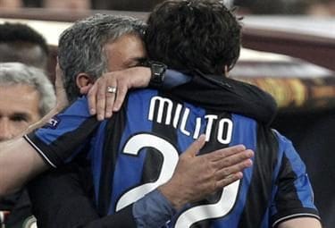 mourinho_milito_abbraccio_R375x255_23mag10