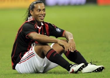 ronaldinho_aterra_R375x255_27set09