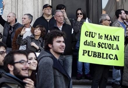 scuola_pubblica_cartelloR400